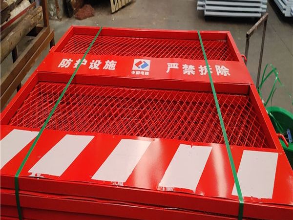 施工電梯門(mén)修復(fù)翻新